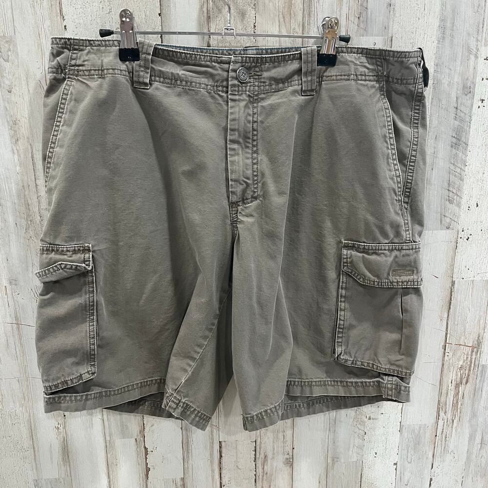 Columbia Omni-Shade Green Cargo Shorts Mens Size 36 10” Inseam